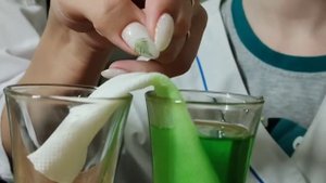 Научный эксперимент для детей / Изучаем свойства воды