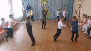 Танец для мамы мальчиков с цветами
