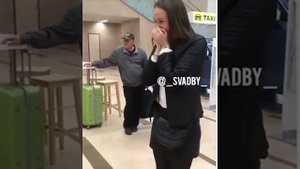 Девушка встречает парня из армии