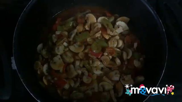 Шампиньоны жареные. Шампиньоны с овощами. Sebzeli mantar. Турецкая кухня.
