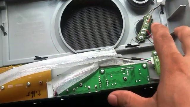 Como Reparar Piano Yamaha PsrE443 Desafinado смотреть онлайн