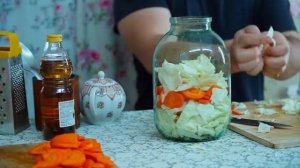 ЖИЗНЬ В УРАЛЬСКОЙ ГЛУБИНКЕ _ ДОМАШНИЕ ГОЛУБЦЫ В РУССКОЙ ПЕЧИ _ МАРИНУЕМ КАПУСТУ