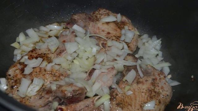 Стейки тушеные с картофелем в мультиварке