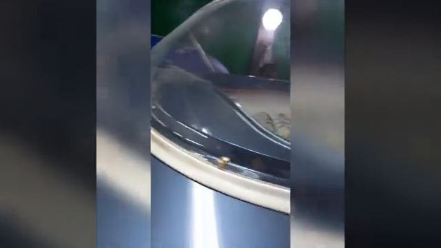 Установка лобового стекла на пластиковую лодку.Завершение работ с фурнитурой лодки.