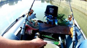 Вертолет перевернул лодку! Рыбалка опасная для жизни!