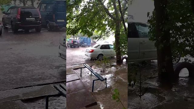 Ливень с крупным градом