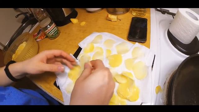 "СТРАННЫЙ COOKING" Как сделать чипсы в домашних условиях? смотреть онлайн