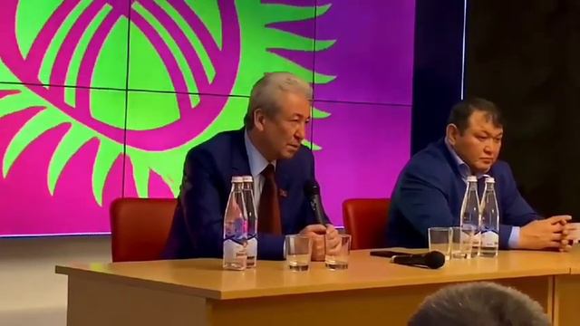 Адахан Кимсанбаевич Мадумаров Москвадагы мекендештер менен жоолукту.