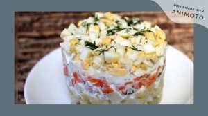 Слоеный салат с солеными огурцами