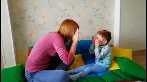 Пальчиковая игра - сидели два медведя...