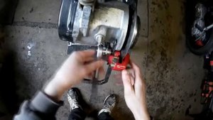 переделка с барабана на дисковые тормоза от Yamaha Aerox на двигатель Ямаха Гранд Аксис