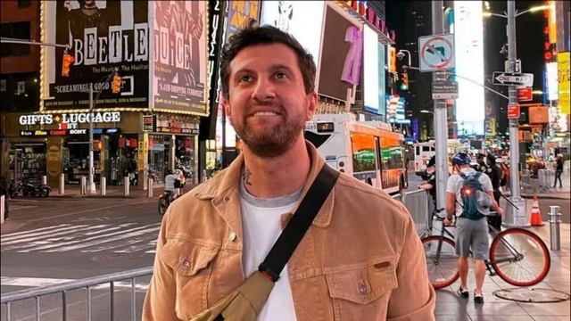 Амиран Сардаров считает, что уехавшие в Дубай звезды горько пожалеют смотреть онлайн