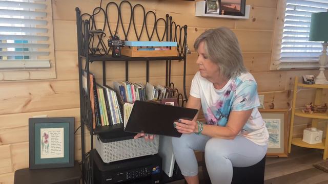 Tiny home tour #2. 4 living areas. Open Space! A home packed with positivity. Bookshelf ~ Bed revea смотреть онлайн