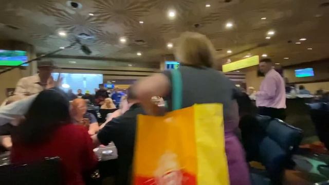 Granny Learns Poker at Las Vegas Cash Game | Poker Vlog #39 смотреть онлайн