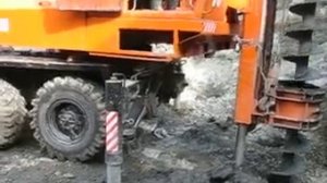 Бурение аргелита под Геледжиком машиной БМ-818 и скальным буром производства ЗИСТ