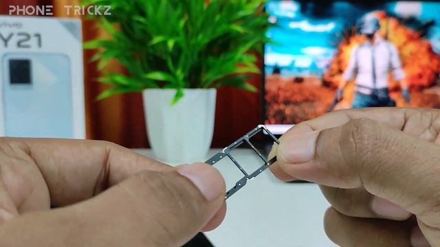 How to Insert SIM Card in VIVO Y21  | Phone Trickz English