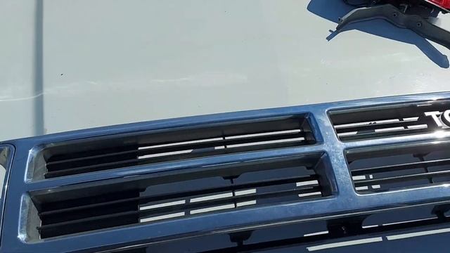 Обзор повреждений Toyota Hilux. Авто еще не едет, но кашу уже ест (стоимость запчастей) смотреть онлайн