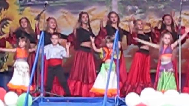 Детский танцевальный ансамбль на празднике села..Злынка..2018 смотреть онлайн