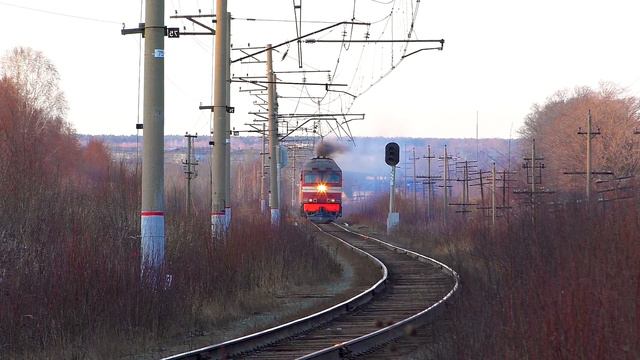 ТЭП70-0557 с пригородным поездом Алапаевск - Екатеринбург смотреть онлайн