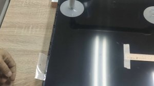 Снять клеенное стекло телевизора