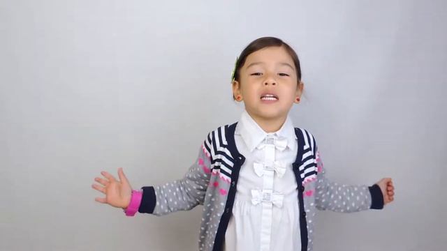 Есть в лесу из бревен дом ► София маленькая смотреть онлайн