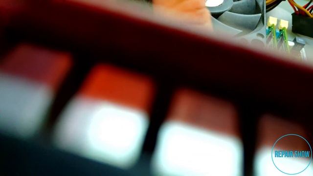 Как почистить компьютер своими руками! Экономия должна быть экономной. Не включается компьютер. смотреть онлайн