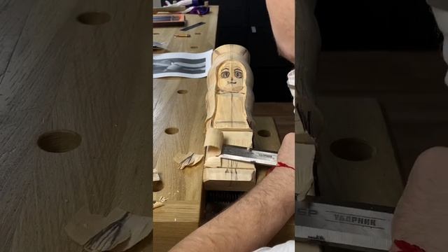 Резная статуэтка-скин из Роблокс своими руками #woodenheroes #carving #роблокс #roblox смотреть онлайн