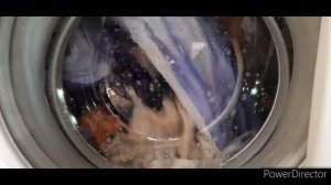 Процесс стирки на Zanussi.
