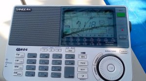 Малахит DSP M2 и SANGEAN ATS-909Х. Приём на КВ. Короткое видео.