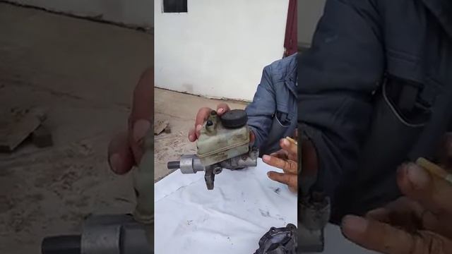 как прокачать тормоза w201/w124 Мерседесе смотреть онлайн