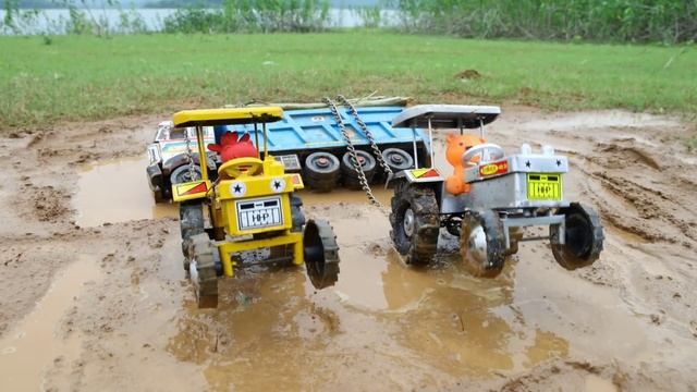 Самосвалы возят деревянные прутики смотреть онлайн