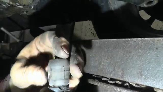 Замена стоек стабилизатора Dacia Logan (Renault Logan) смотреть онлайн