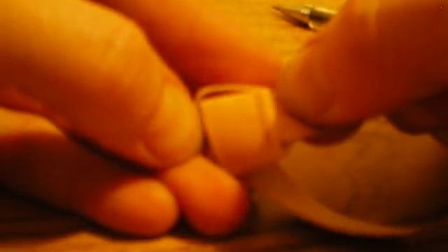 Плетение четырехгранной берестяной бусины.