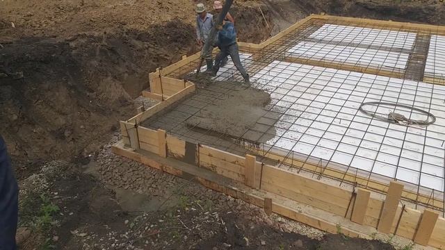 Заливаем плиту фундамента 1 часть