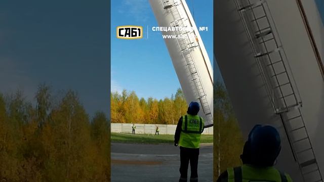 Установка силоса двумя автокранами