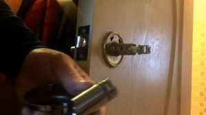 Ремонт ручки межкомнатной двери