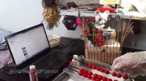 Красивый декор для корзинки . Бусины от массажного коврика