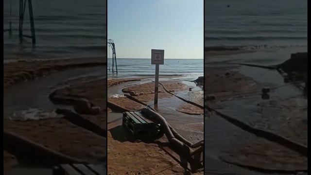 #Кучугуры - ПОТОП И СЛИВ ВОДЫ В МОРЕ - ЛЮДИ ТОЖЕ купаются, но некоторые НЕДОВОЛЬНЫ... кто прав? смотреть онлайн
