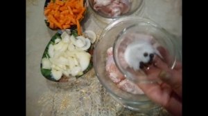 Курица,тушёная в собственном соку.