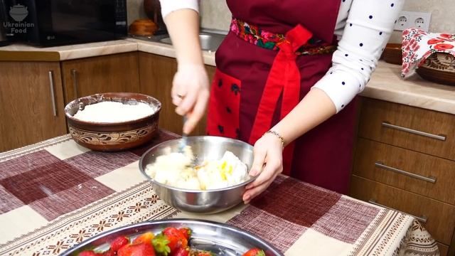 Приготування вареників у селі Підліски, Україна смотреть онлайн