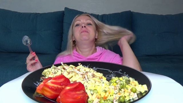 МУКБАНГ МАКАРОНЫ В СЛИВОЧНО СЫРНОМ СОУСЕ. ДОЕДАЮ ОЛИВЬЕ/ mukbang еда на камеру/Домашняя еда/не АСМР