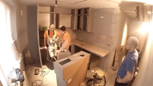 Сборка и установка Кухни Lorena-2, за 3:56 :) смотреть онлайн