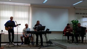 "Приди к Иисусу и скажи, я не могу так дальше жить". Христианские песни