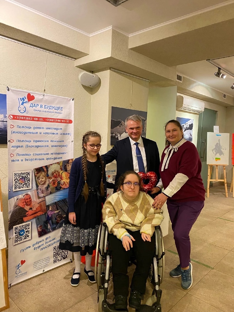 0:03 / 3:50Выставка работ наших подопечных: Варвары Мирохиной и Вероники Лобановой.