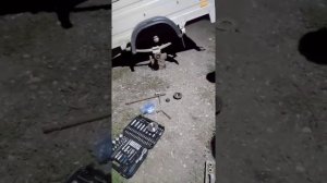 замена подшипников ступицы на прицепе в половину одиннадцатого вечера