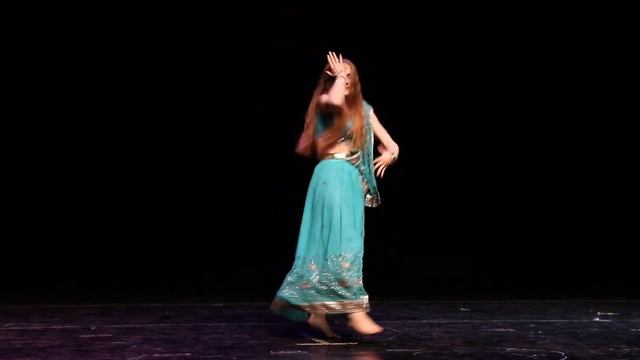 Вереникина Анастасия (г. Тобольск) - Индийский танец "Огнепад" смотреть онлайн