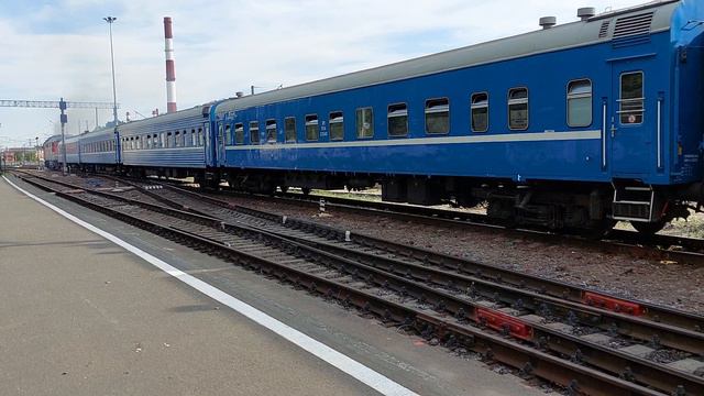 Шокирующая открытка: синий поезд перевозит пассажиров с Витебского вокзала в Минск (ВИДЕО)