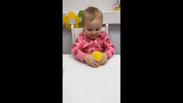 Полуторагодовалая дочь Леры Кудрявцевой занимается с педагогом смотреть онлайн