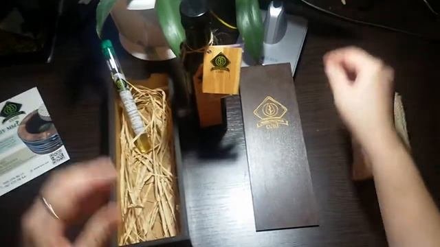 Натуральные масла. Льняное масло и масло макадамии холодного отжима на деревянном прессе