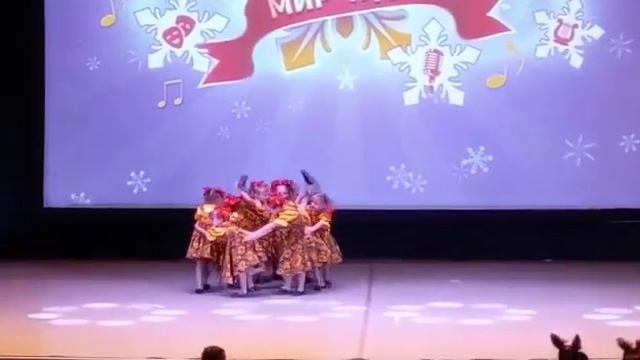 Танец "ягодка - малинка"